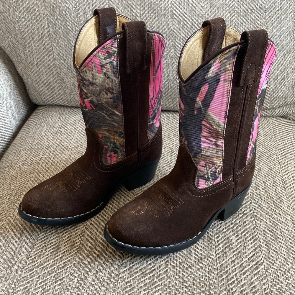 Masterson Velvet Camo Boots